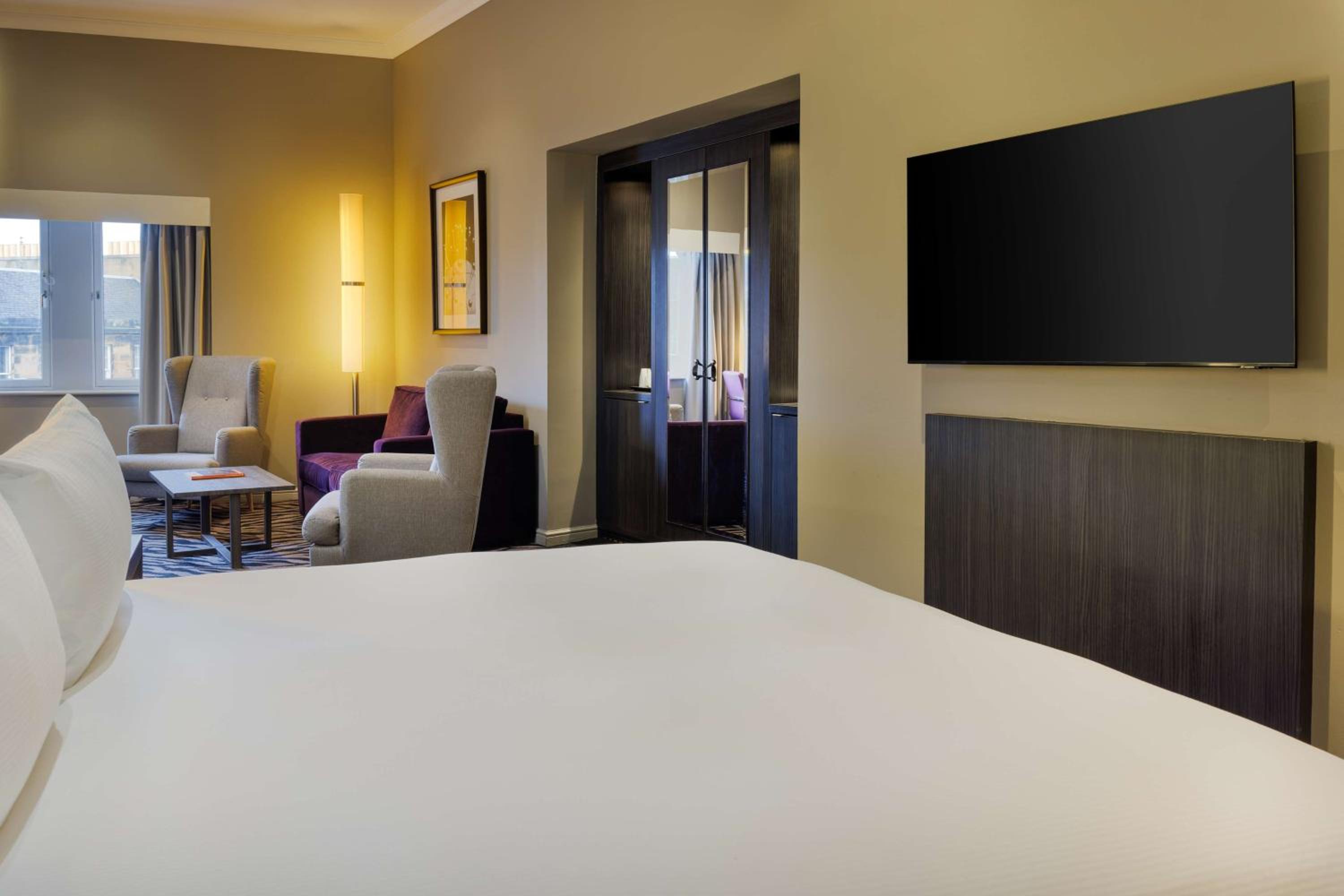Junior Suite, King Bed, Sofa