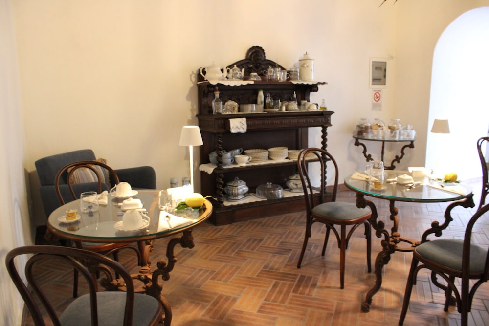 Palazzo Cacace 42/50