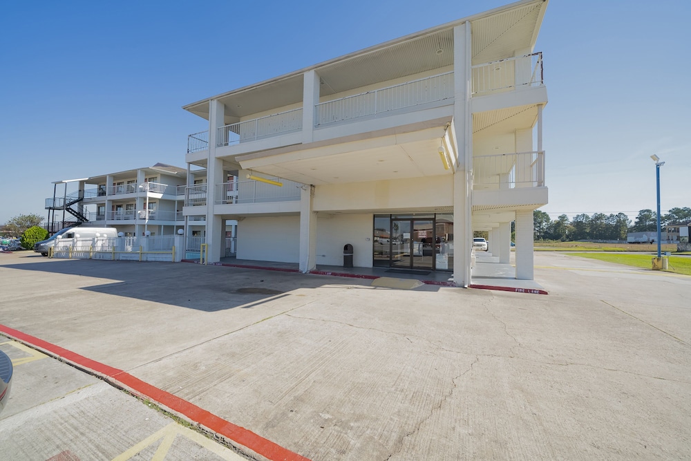 Americas Best Value Inn & Suites Humble 26/40