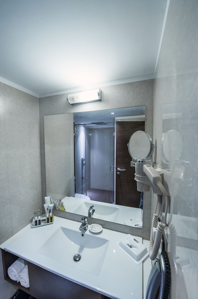 Effotel By Sayaji Indore 23/68