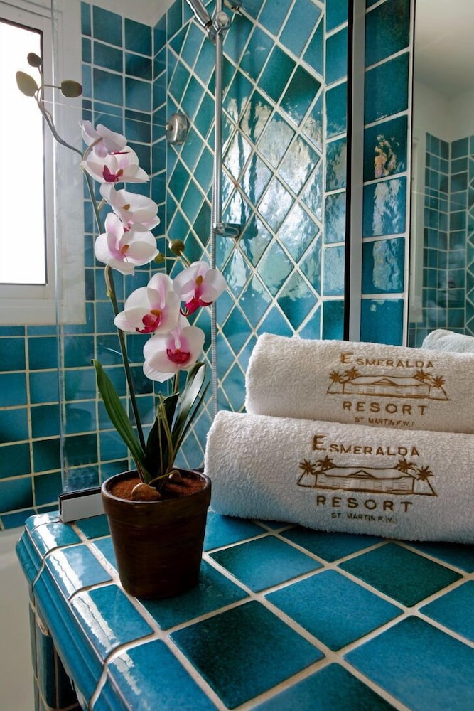 Esmeralda Resort 48/81