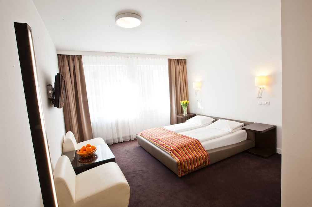PLATINUM PALACE APARTMENTS 32/46