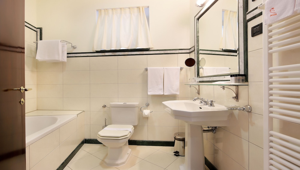 Arbiana Heritage Hotel 77/78