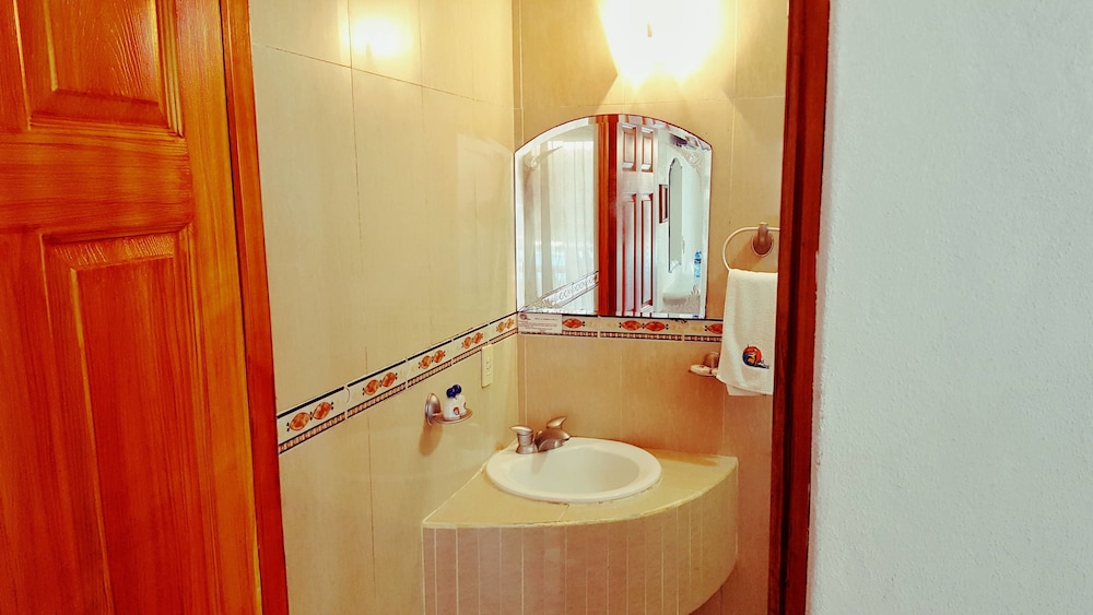 The Alondra Hotel 32/58
