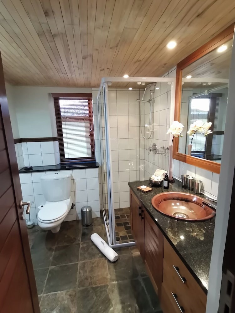 Paradise Cove Country House 45/47