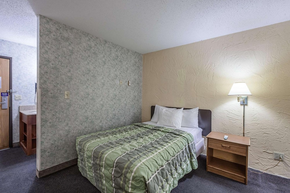 Motel6 Oak Creek, WI 34/53
