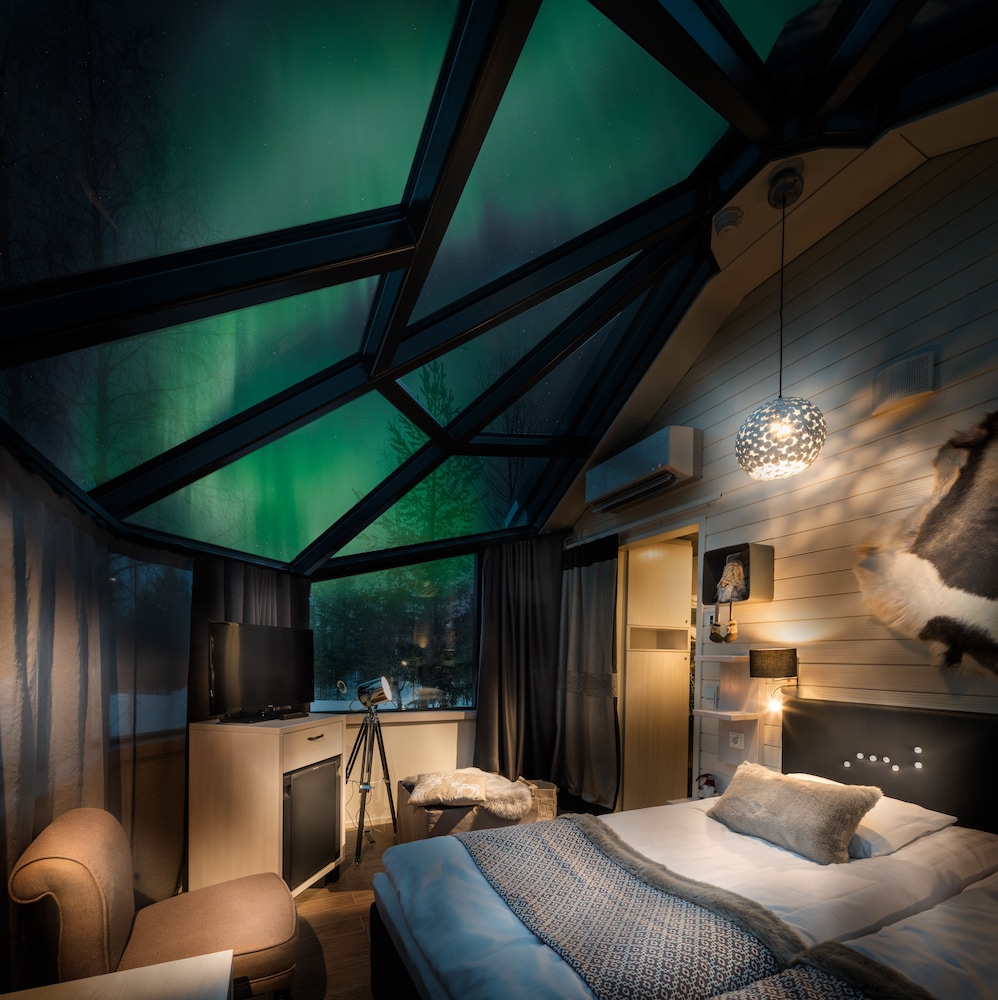 Santa's Igloos Arctic Circle 26/46