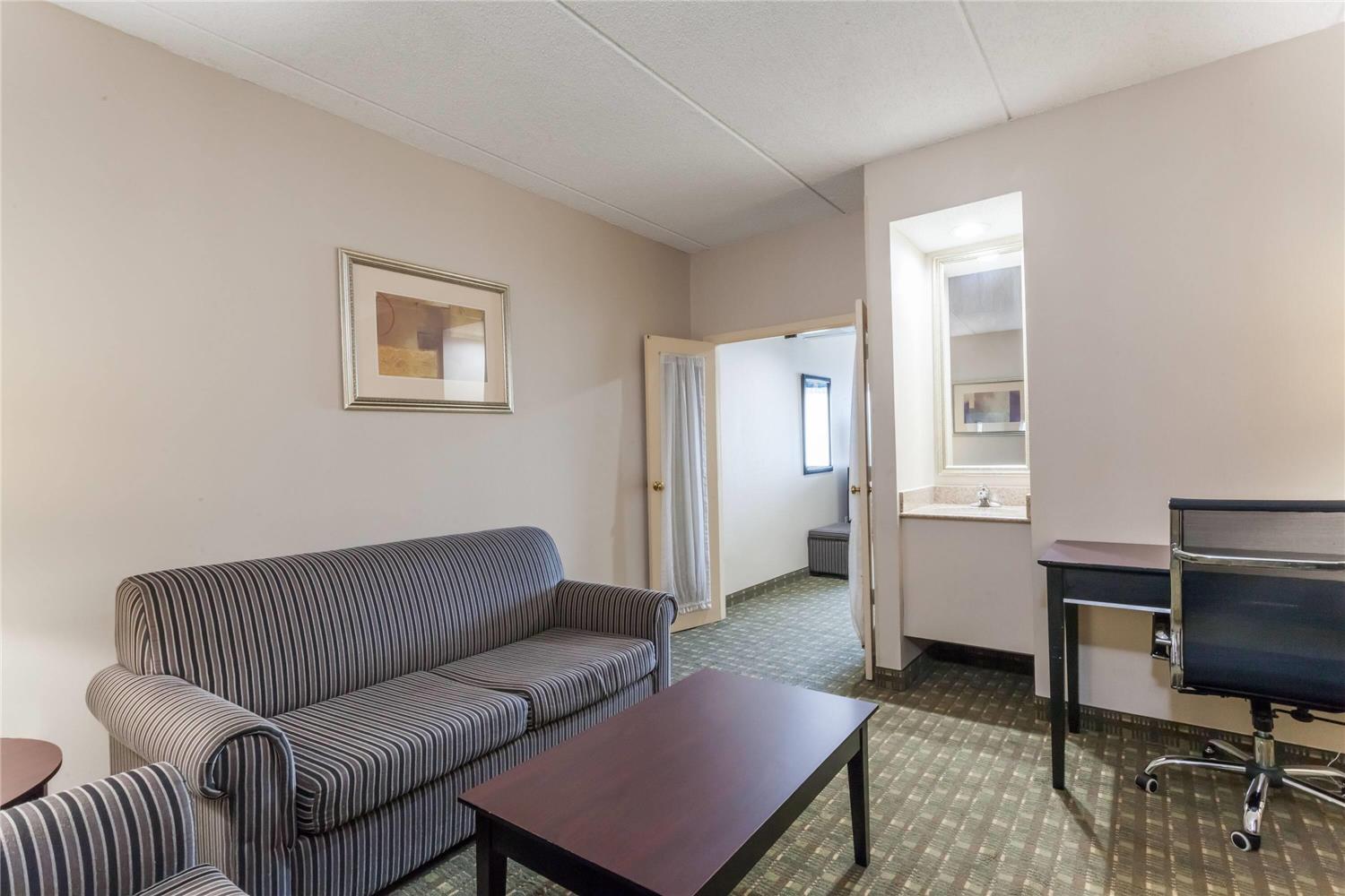Ramada By Wyndham Newburgh/West Point 24/46