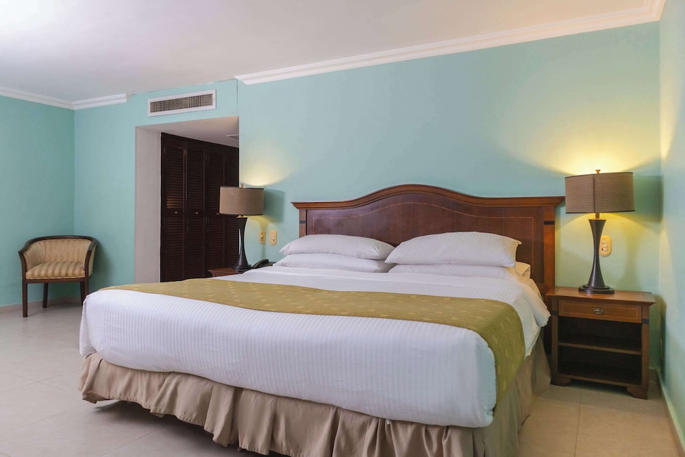 Junior Suite, King Bed
