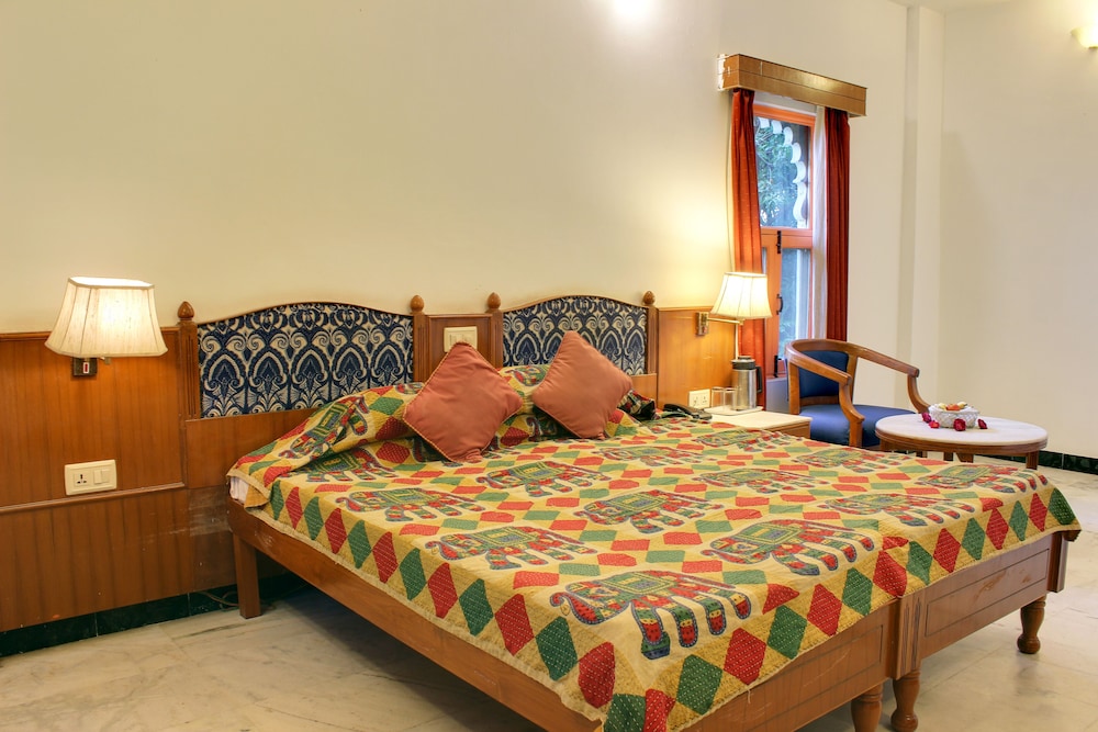 Hotel Sarovar 20/50
