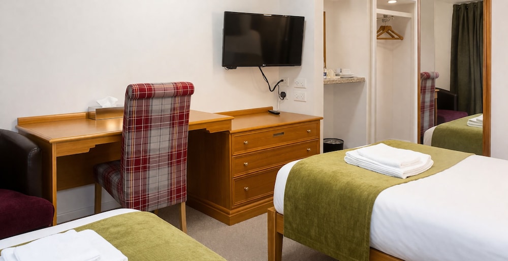 Superior, Twin Beds, Brae Hotel 5/10