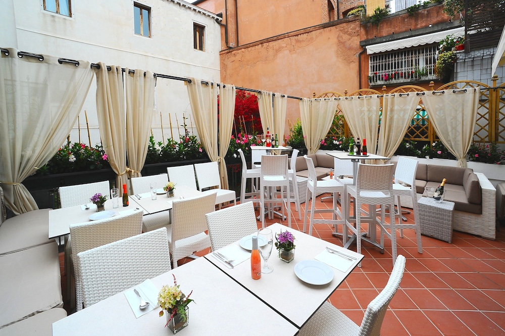 Hotel Fontana 22/28