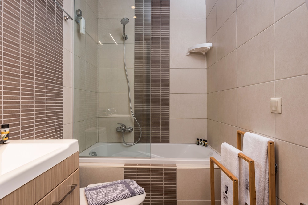 Trianon Luxury Apartments and Suites 74/74