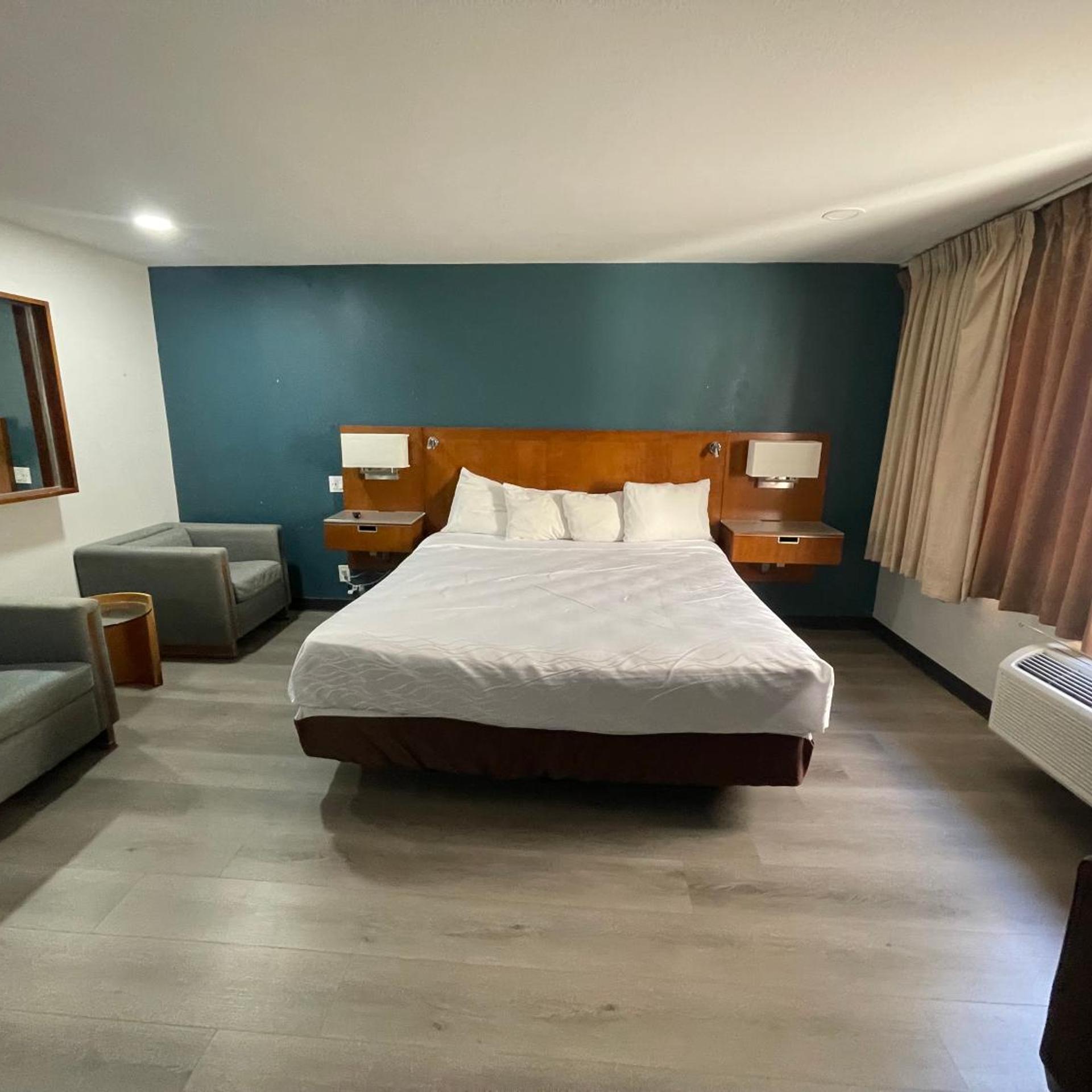 جناح، Portside Inn & Suites 2/7