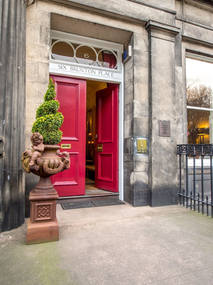 Six Brunton Place 29/34