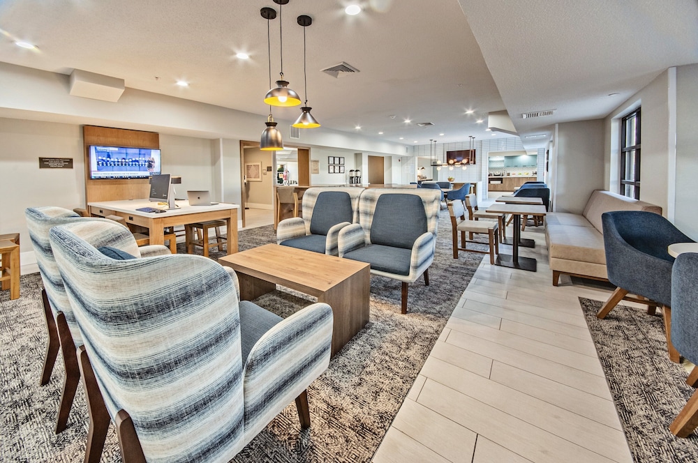 Staybridge Suites Cedar Rapids North 36/41