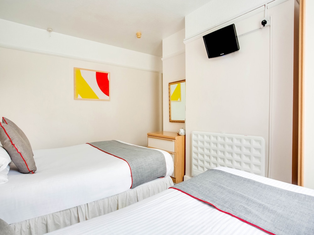 Oyo Godolphin Arms Hotel 10/67