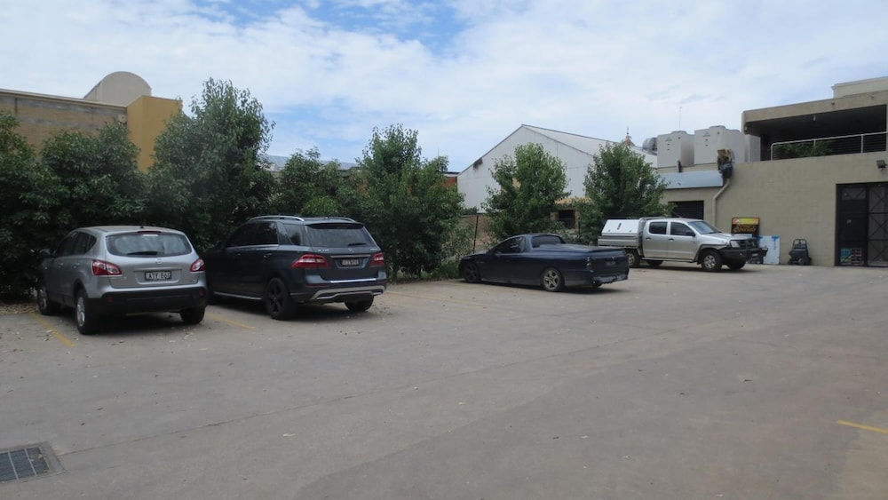 Amaroo Hotel 36/41