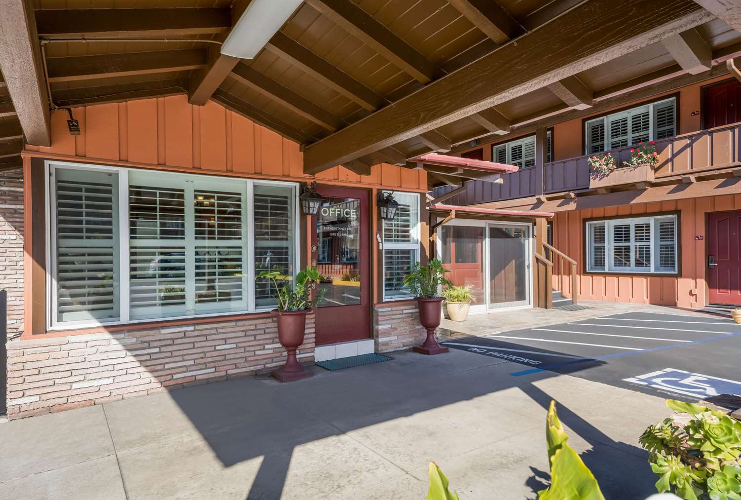 Clarion Collection Hotel Pacific Grove - Monterey 4/30