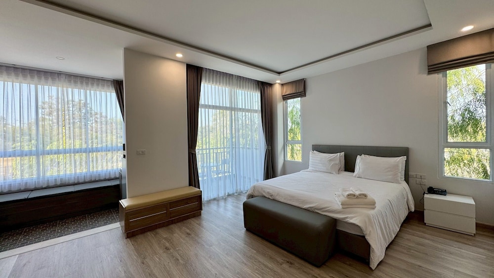 HONEYMOON, KING BED, PARK VIEW