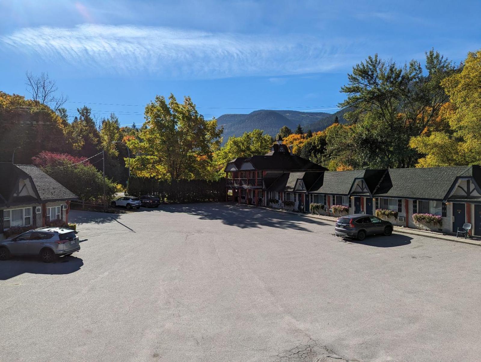 Alpine Inn & Suites 36/50