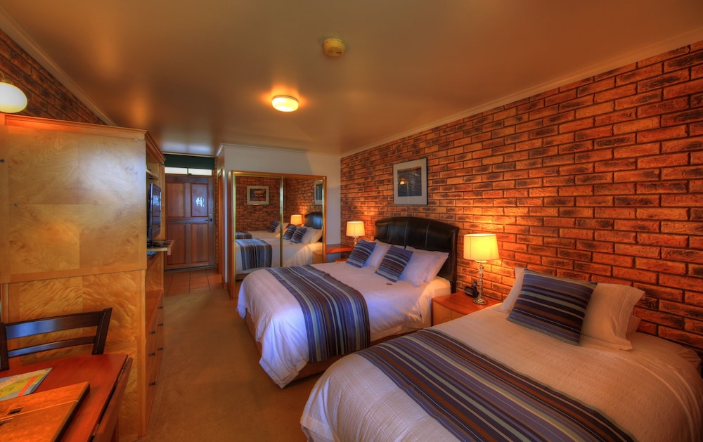 STANLEY VILLAGE WATERFRONT ACCOMMODATION 42/70