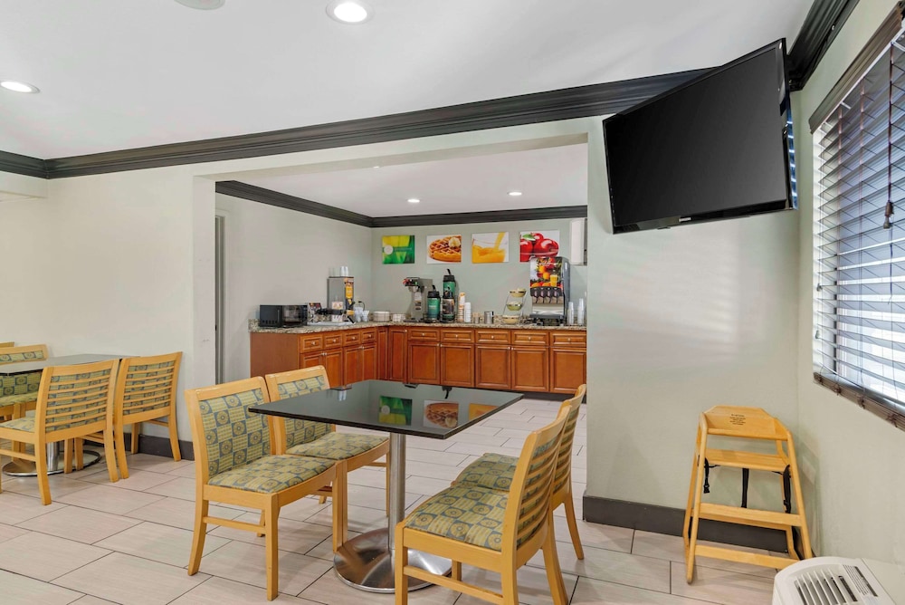 Quality Inn And Suites Southlake 35/49