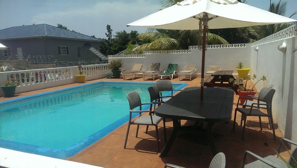 Ocho Rios Almond Tree Villas 16/16