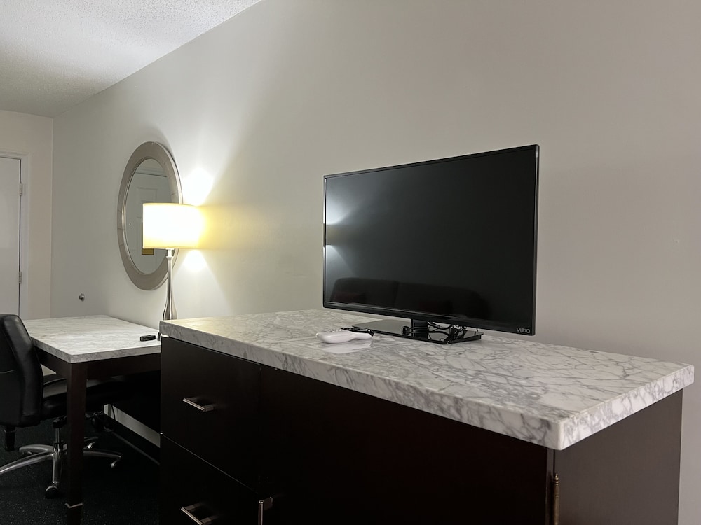 Garden Inn & Suites 43/53