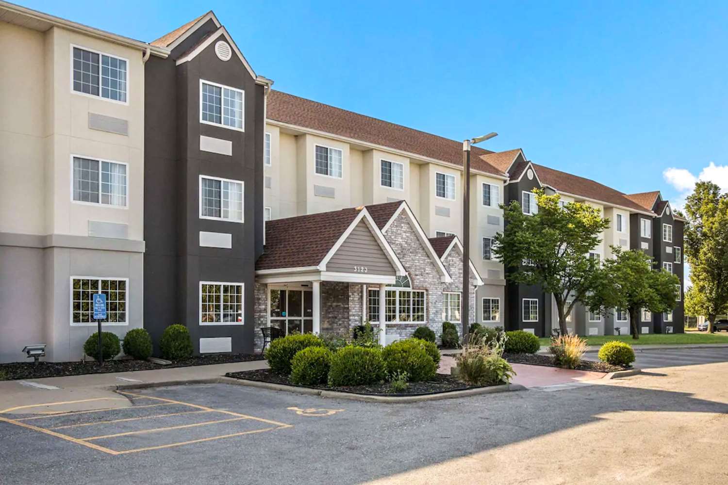 Sonesta Essential Hotel & Suites Kansas City - Blue Springs 13/15