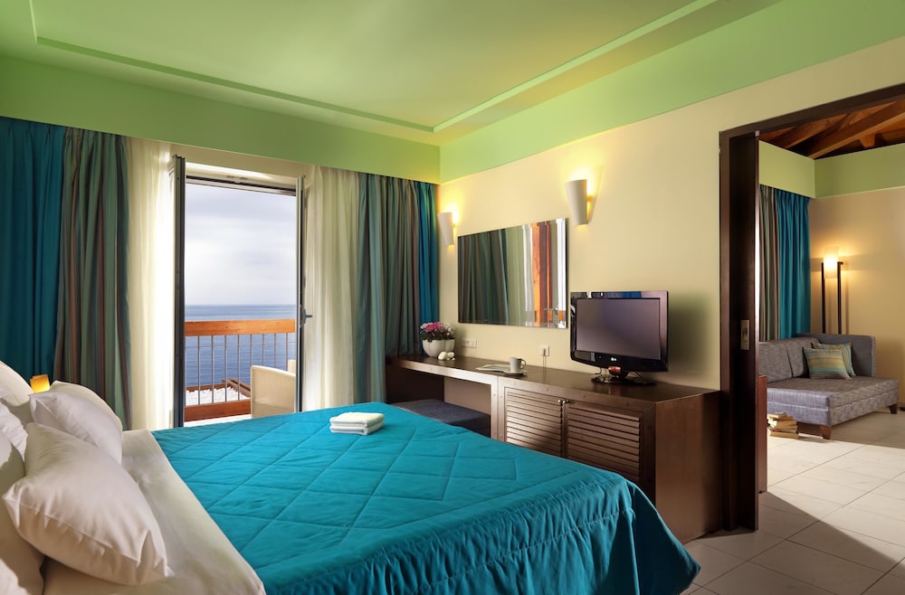 Apostolata Island Resort and Spa 13/71