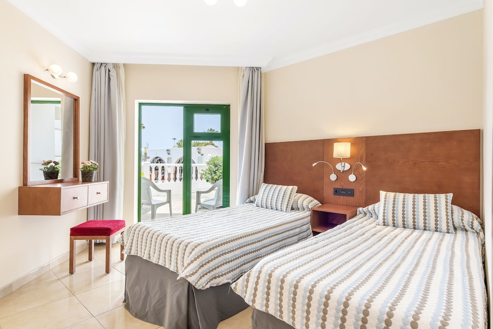 1 BEDROOM, APARTMENT, POOL VIEW
