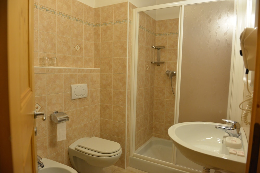 Gufo Hotel Sat Arr Dep Only 44/47