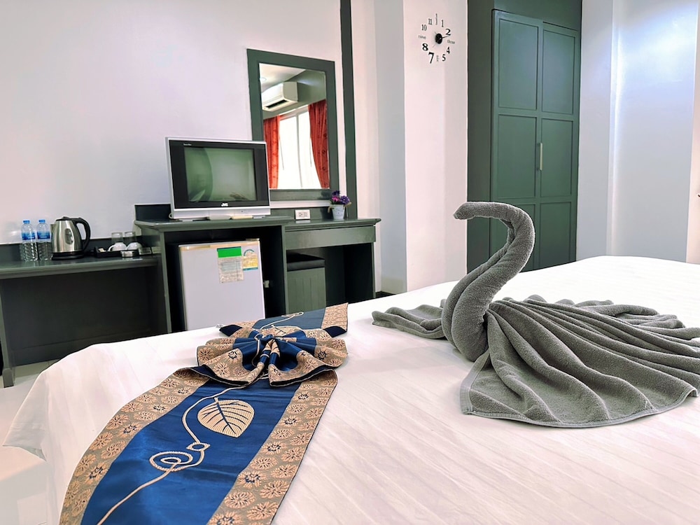 Hotel Baya Patong Beach 37/65