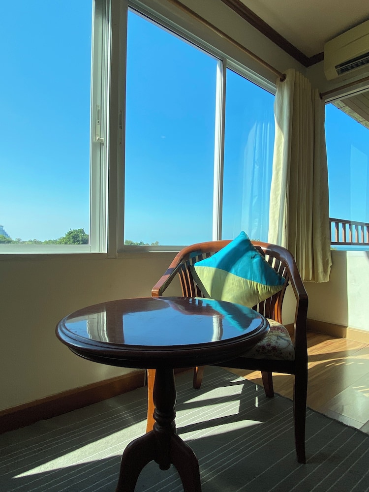 Thipurai Beach Hotel 26/50