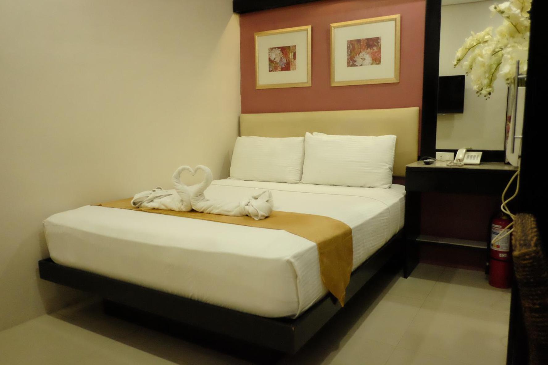 DELUXE, DOUBLE BED