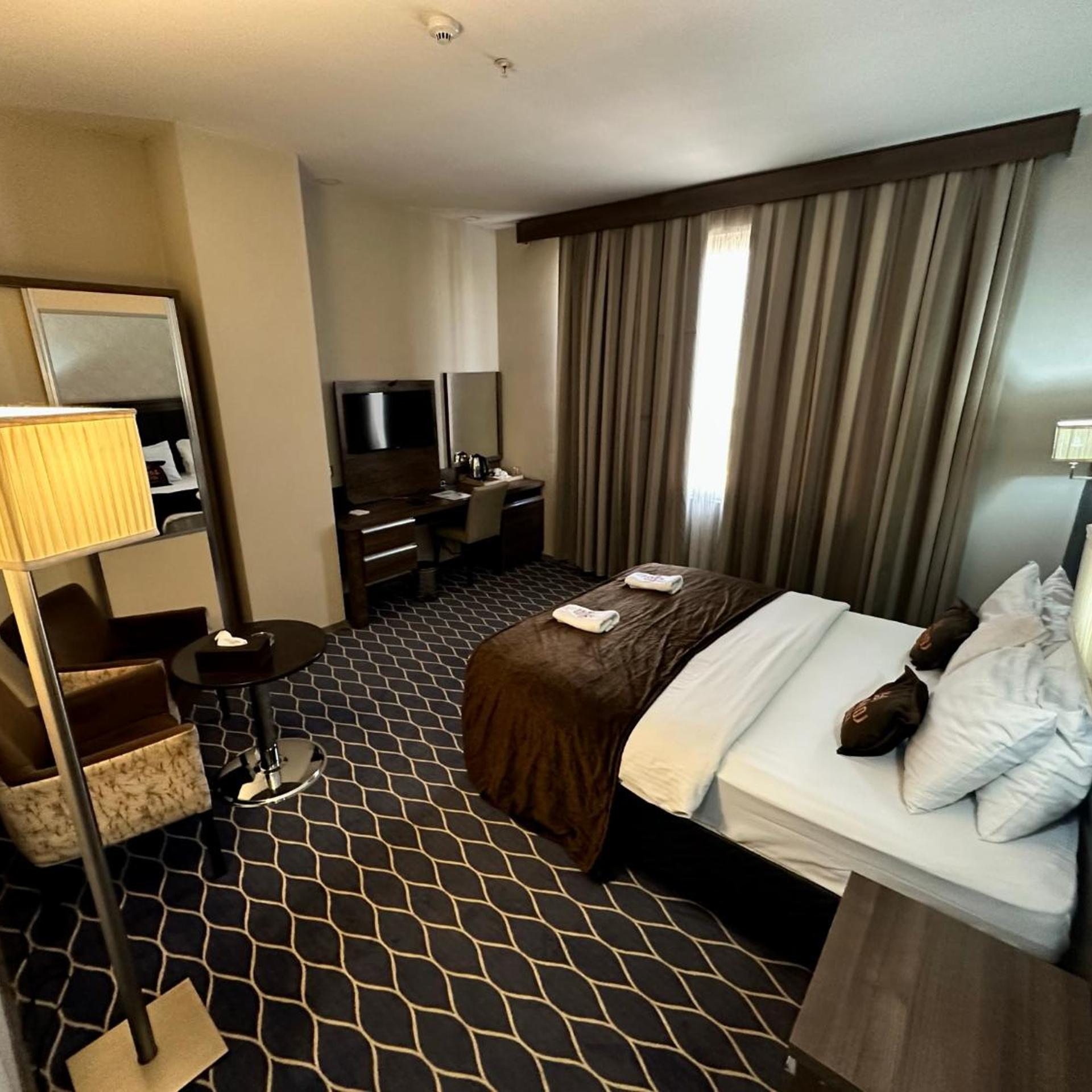 Banoj Hotel 12/61