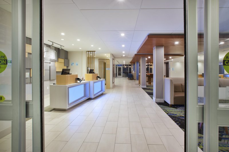 Holiday Inn Express Suites Grand Rapids Airport North 4/32