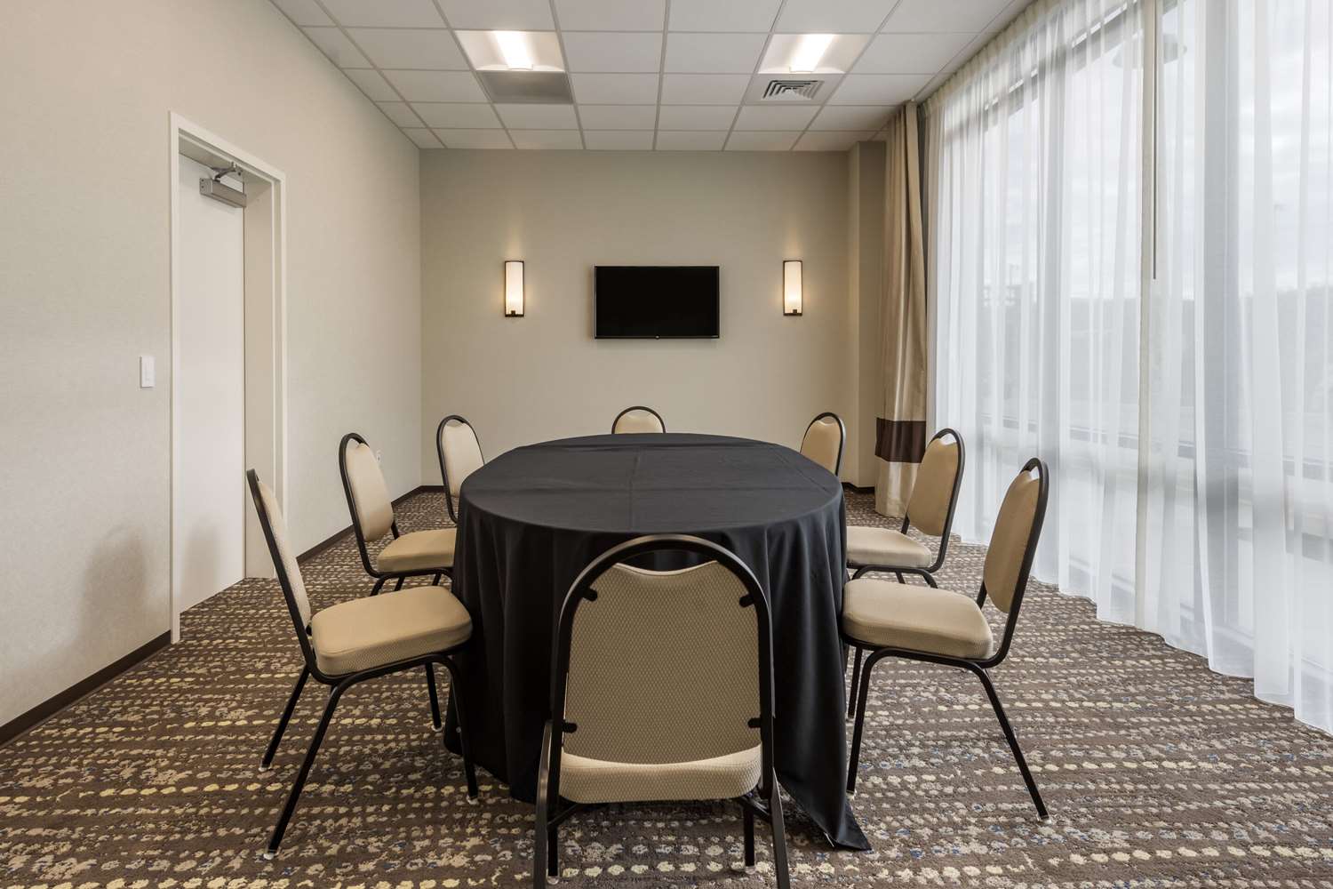 Comfort Inn and Suites Pittsburgh Northshore, PA 17/19