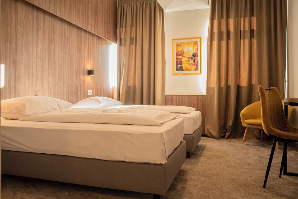 Slisko Hotel 28/66