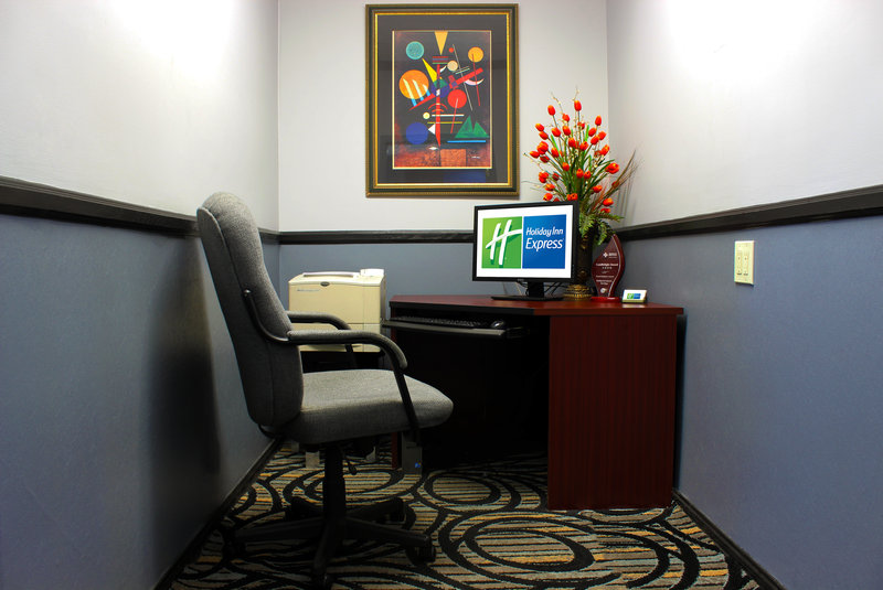 Holiday Inn Express Van Nuys 45/50