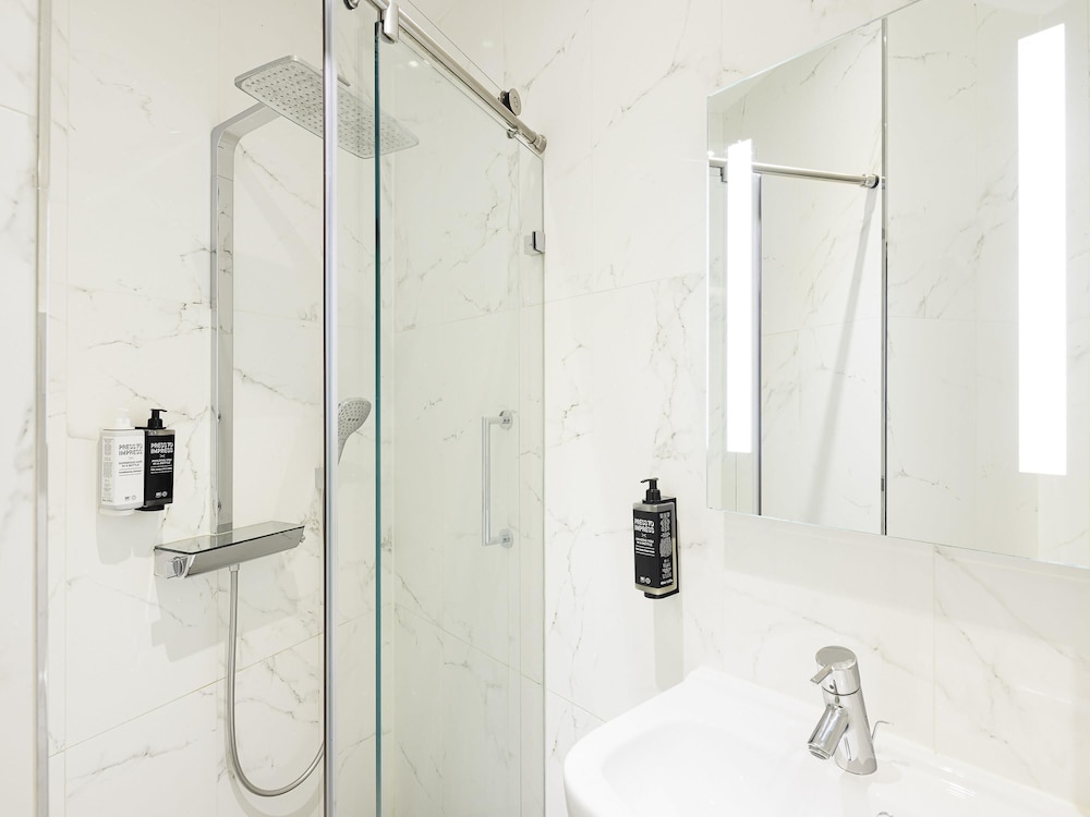 ibis Styles Amsterdam Central Station 50/50