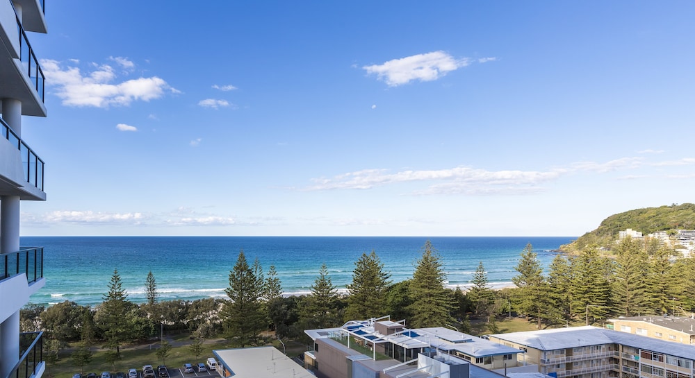 Boardwalk Burleigh Beach 45/47