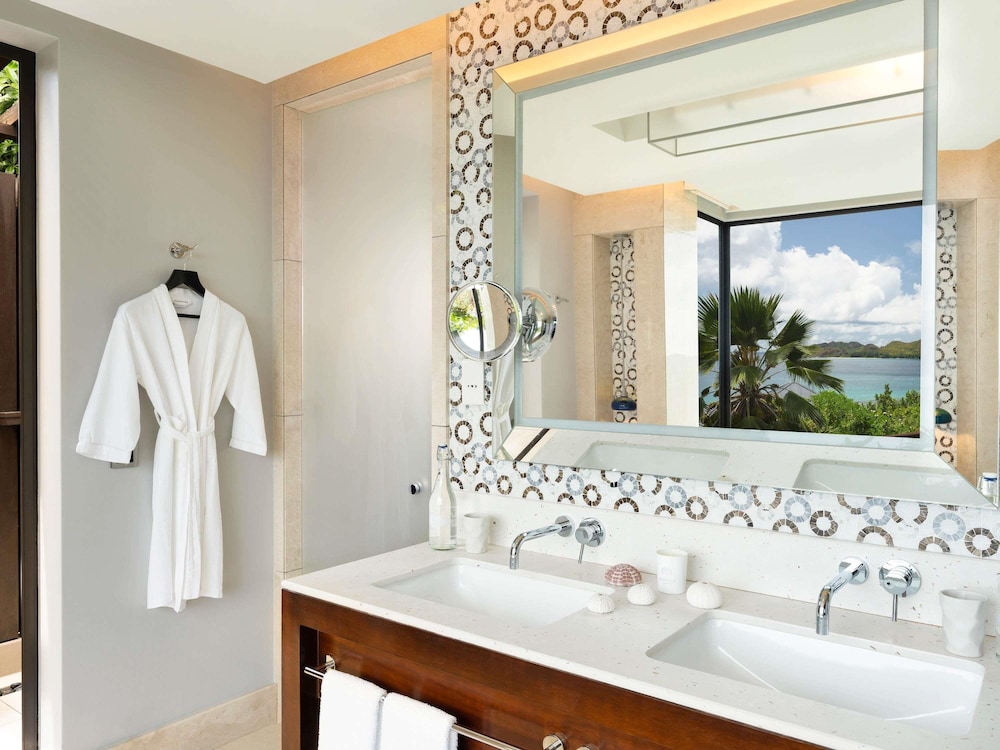 Raffles Seychelles 48/49