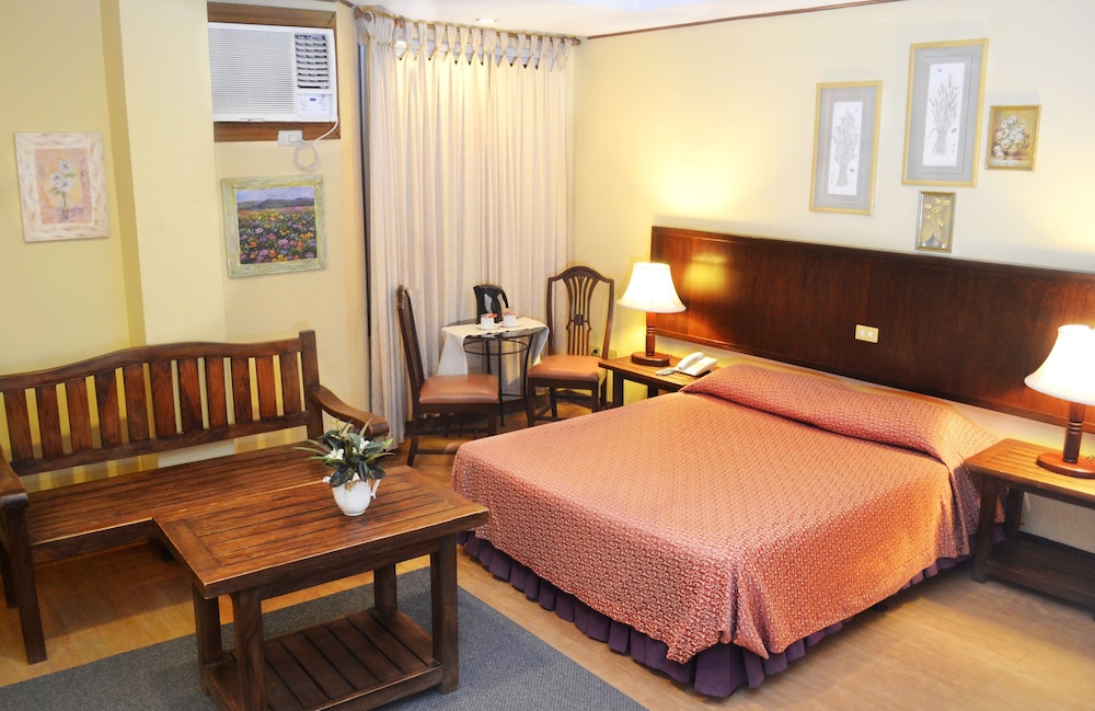 Subic Park Hotel 14/73