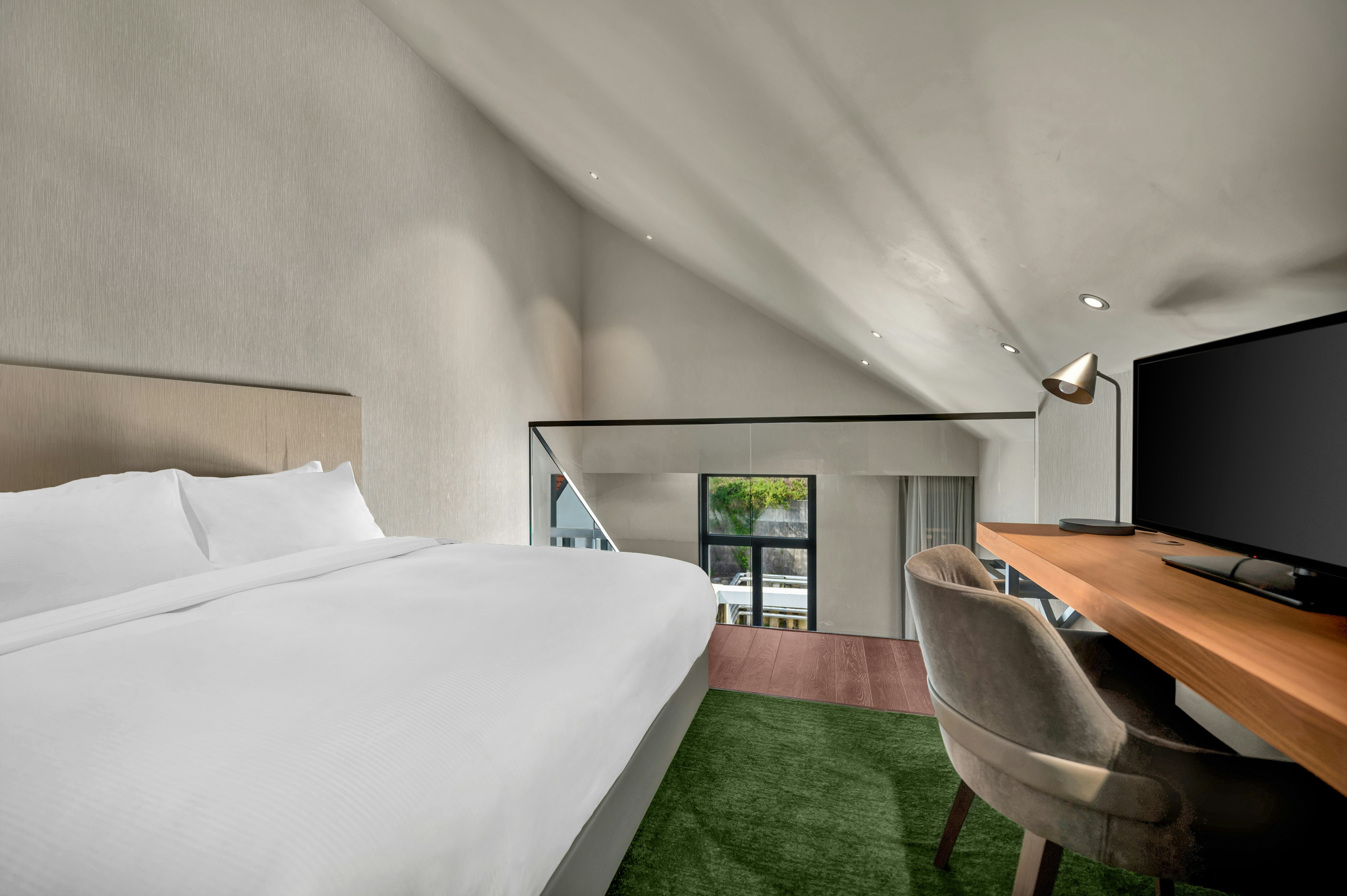 DUPLEX, SUITE, KING BED