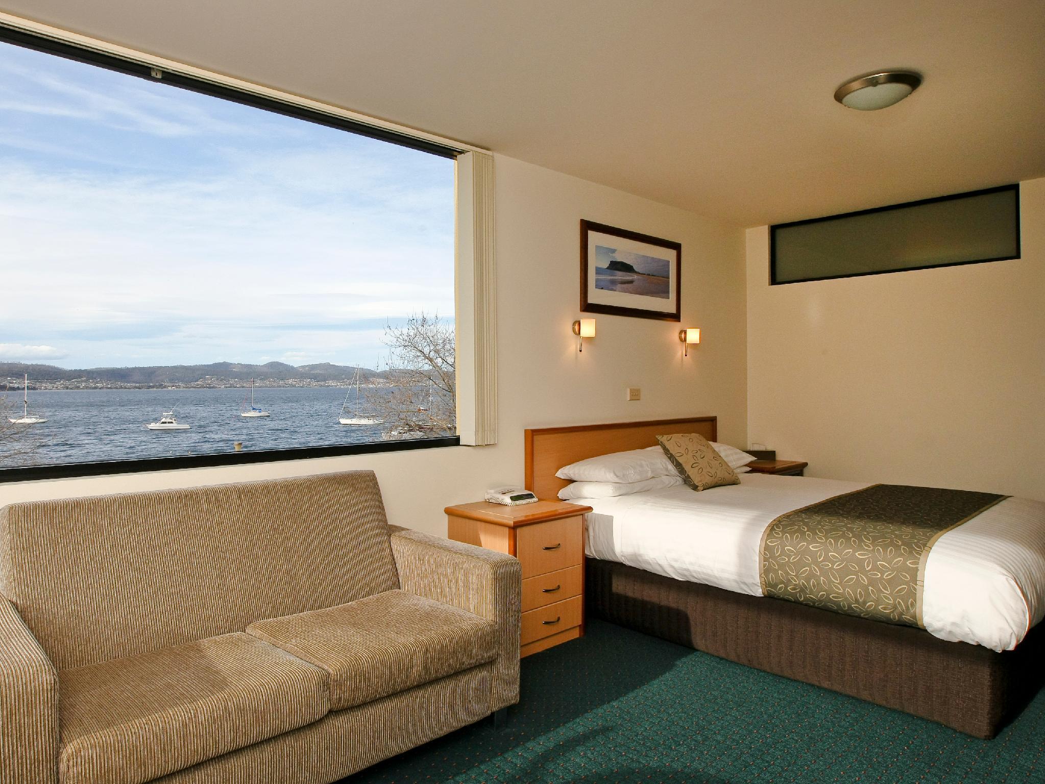 Deluxe, Water View