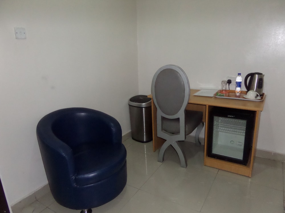 Primal Hotel GRA-Ikeja 42/50