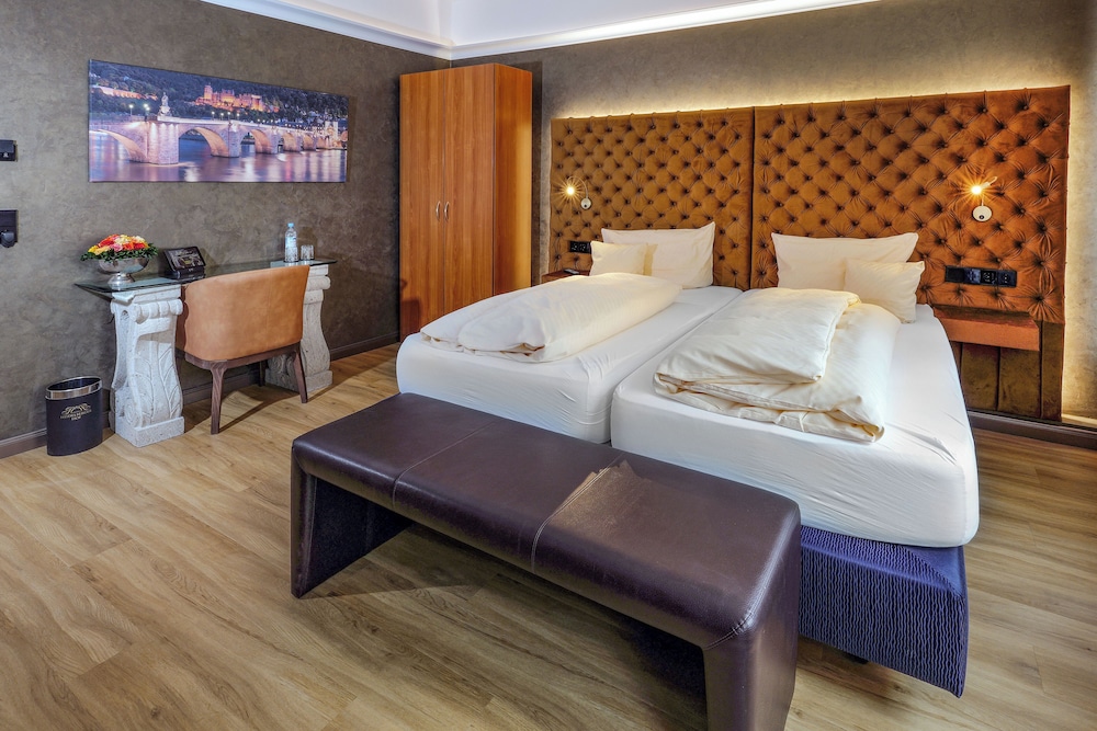 Comfort, 1 Double and 2 Bunk Beds، HOTEL HEIDELBERGER HOF 6/10