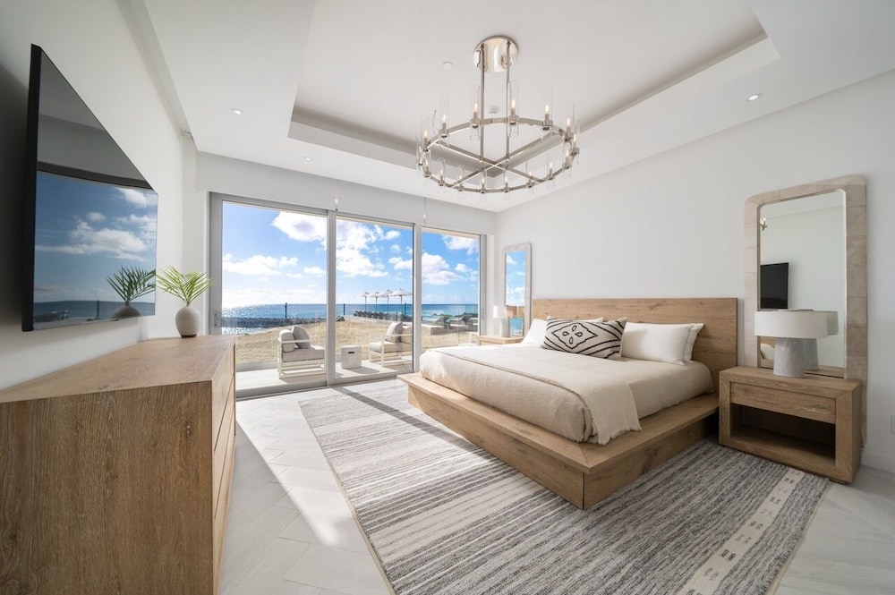 Condo, Luxury, 1 King and 2 Queen Beds, Beach View